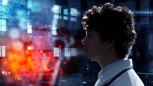  Analista monitoreando la eficiencia del servicio al cliente potenciado por IA